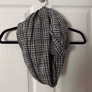 H&M houndstooth thick infinity scarf